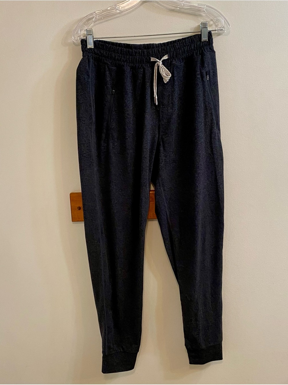 Vuori Mens Ponto Performance Jogger Pants Size M Charcoal Gray DreamKnit Gym